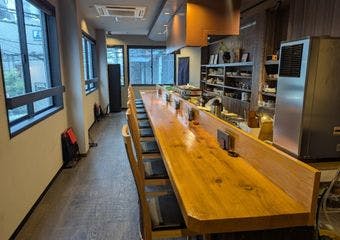 肉師が選ぶ「黒毛和牛雌赤身」を最高の状態で提供するカウンター焼肉店