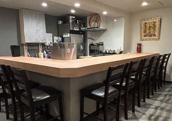 女性おひとりから気軽に立ち寄れる鮨屋