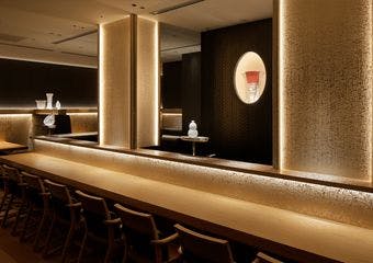 六本木の夜に華を添える、極上の串揚げと美酒