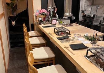 天然ジビエ割烹コースを提供する予約制のお店