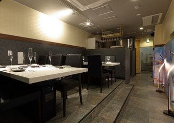 なんば駅から徒歩1分、和モダンな空間でA5等級黒毛和牛を心ゆくまで堪能下さい。