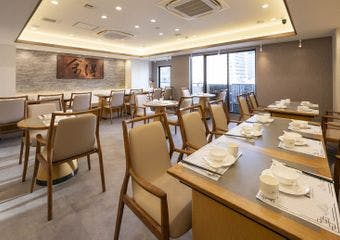 麻布台に佇む大人の隠れ家で、本格的な四川料理を堪能。洗練された空間で、深い味わいと豊かな香りを楽しむことができます。