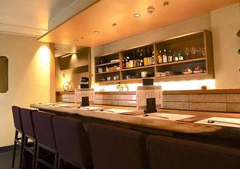 【心斎橋駅3分】接待・個室・宴会など上質な空間・逸品・銘酒でもてなす寿司と馬肉の専門店。