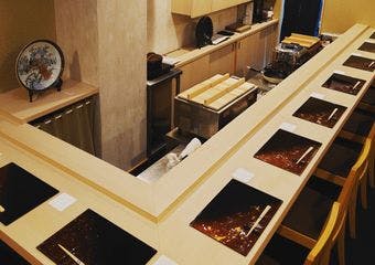 黒毛和牛テールの出汁で頂く、贅沢なおでんを。