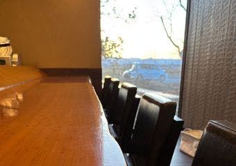 喧騒から離れ、時が経つのを忘れて楽しんでもらいたい。「四季」を愛でながら、「旬」の材料を使い、お出しするのは「五感で味わうおもてなし」
