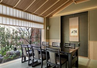 引き上げ湯葉と豆腐が紡ぐ、粋な創作懐石料理にあたたまる