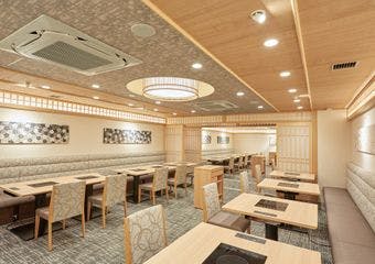 引き上げ湯葉と豆腐が紡ぐ、粋な創作懐石料理にあたたまる