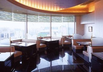 引き上げ湯葉と豆腐が紡ぐ、粋な創作懐石料理にあたたまる