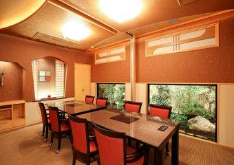 引き上げ湯葉と豆腐が紡ぐ、粋な創作懐石料理にあたたまる