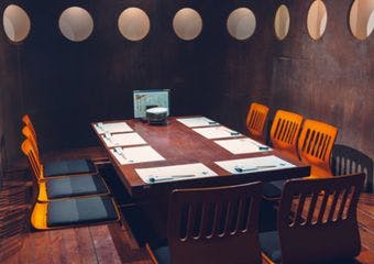 選び抜かれた沖縄創作料理と心地よい音楽。
洗練された空間で、穏やかなひとときをお過ごしください。

