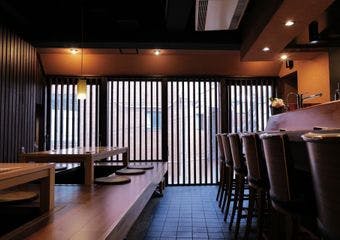 厳選食材を活かした料理を、落ち着きある上質な空間で堪能できる大人の和食店