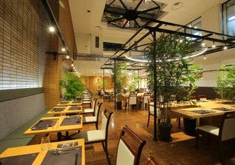 日本料理、フランス料理、中華料理、デザートなどホテルならではの本格的な品揃え。栃木県産食材の他、房総直送の魚介などもお愉しみいただけます。
