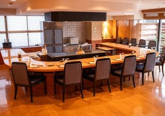 四季折々の食材と厳選黒毛和牛をお楽しみください。