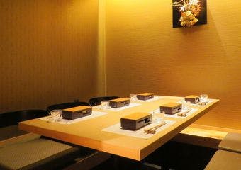 A5佐賀牛と銘酒を堪能。プライベート空間で贅沢なひとときを。