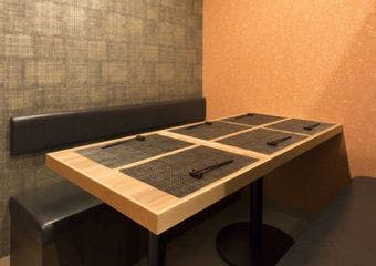 「A5和牛×銘酒」個室で贅沢なひとときをお過ごしください。