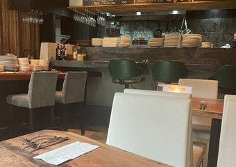 素材にこだわる西荻窪のビストロで、心躍るフレンチと厳選ワインを堪能。