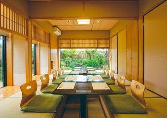 引き上げ湯葉と豆腐が紡ぐ、粋な創作懐石料理にあたたまる