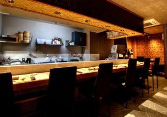 高級広東料理店、「福臨門魚翅酒家」で修行したオーナーが作る広東料理をご提供する大人の隠れ家。