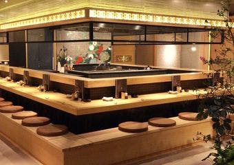 九州各地の地鶏を堪能できる炭火焼鳥専門店