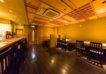 季節の食材を活かした釜飯と、厳選された日本酒を楽しめるお店。落ち着いた空間で、心温まるひとときをお過ごしいただけます。