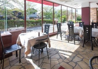 四季を感じる店内でリーズナブルで美味しいフレンチをご堪能