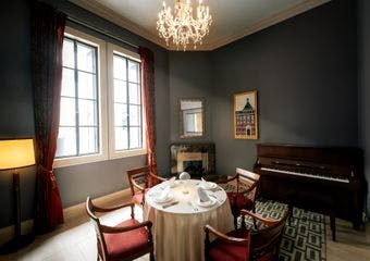 優しい美しさの中に光る、100余年の洗練されたモダンな空間