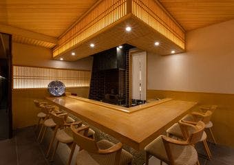 洗練された空間で、五感を満たす至福の一皿。