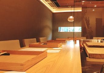 季節の食材をふんだんに使った炭火割烹料理に舌鼓