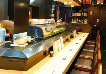 肩肘張らずにアットホームで気軽に入れるお寿司屋さん。 創業30年以上続く老舗店。