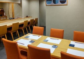 割烹スタイルのジャンルレス串料理