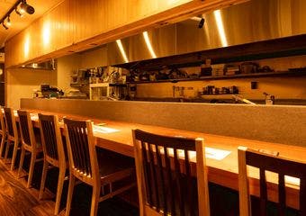 高知出身の店主によるこだわりの割烹料理と地酒を楽しめるお店