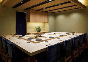 人形町駅すぐ。極上の鮨と旬の逸品を上質な空間で堪能