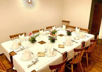 クラシックフレンチをベースに京野菜などを使用した身体に優しいお料理をお楽しみください。料理に合わせたフランスワインも豊富に取り揃えています。