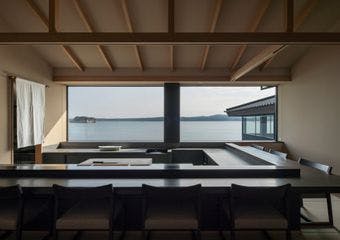 能登の海と鮨、絶景に癒される大人の隠れ家