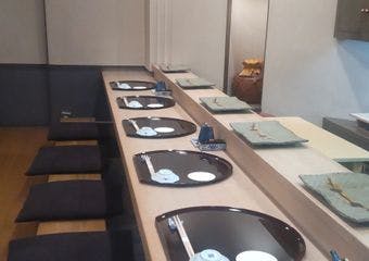 大切な客人との会食や、特別な記念日に。五感で味わう、格別な握りを「修」でお過ごしください。