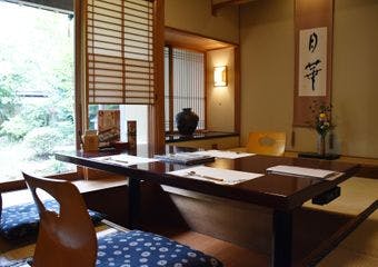 引き上げ湯葉と豆腐が紡ぐ、粋な創作懐石料理にあたたまる