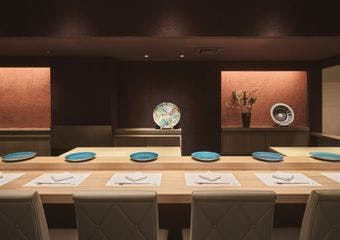 こだわり食材を使った至高のコースを日本酒や厳選ワインでどうぞ