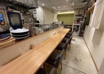 四季折々の創作和食と厳選日本酒を洗練空間で味わう、大人の隠れ家。