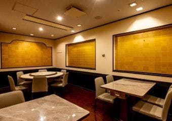 4月18日NEWOPEN！モダンな空間で、窯焼き北京ダックを贅沢に食べ放題。扉付き完全個室2～20名様まで。
