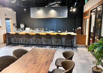 名だたる名店での経験を活かしたシェフが手掛けるA5ランクの黒毛和牛フィレ肉を使用した鉄板焼コース。シェフの技術を駆使した上質な味わいをどうぞ。