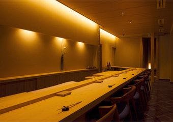 名だたる店で修行を重ねた大将が、過去の経験を糧に皆様に「おいしい」を提供し続けます。