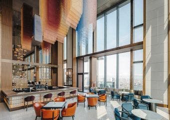 【フェアモント東京】東京湾を望む、優雅なラウンジ