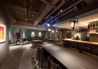 素材を活かした料理と
旨い酒が響きあう、モダンな和食店