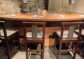 青山の隠れ家ホルモン、“おやじ”――記憶に残る旨さと、洗練された空間を