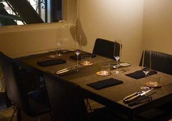 代官山の静かな通りにひっそりと佇む「PRIM」。旬の食材のフレンチにあったワイン60種以上ご準備しております。