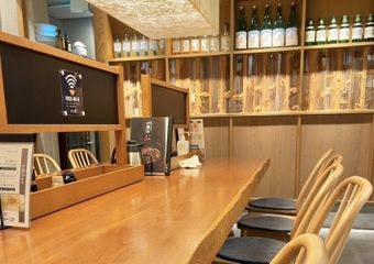北新地に店を構える「さぬきうどん四國屋」は、こだわりのだしが自慢のうどん専門店。