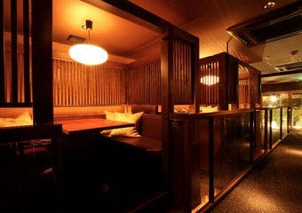 炙りもつ鍋と極上馬刺しを愉しむ、豊橋の隠れ家居酒屋