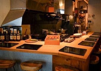 豊洲市場から仕入れた季節の食材で作る「天ぷら」でもてなす【角壱】