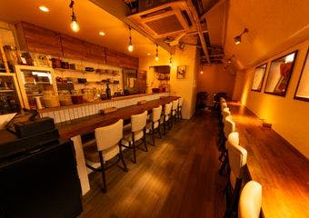 全国の旬で濃厚な味わいの野菜料理とワインを堪能