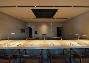 洗練されていて簡素であることを目指す北海道の星獲得レストラン